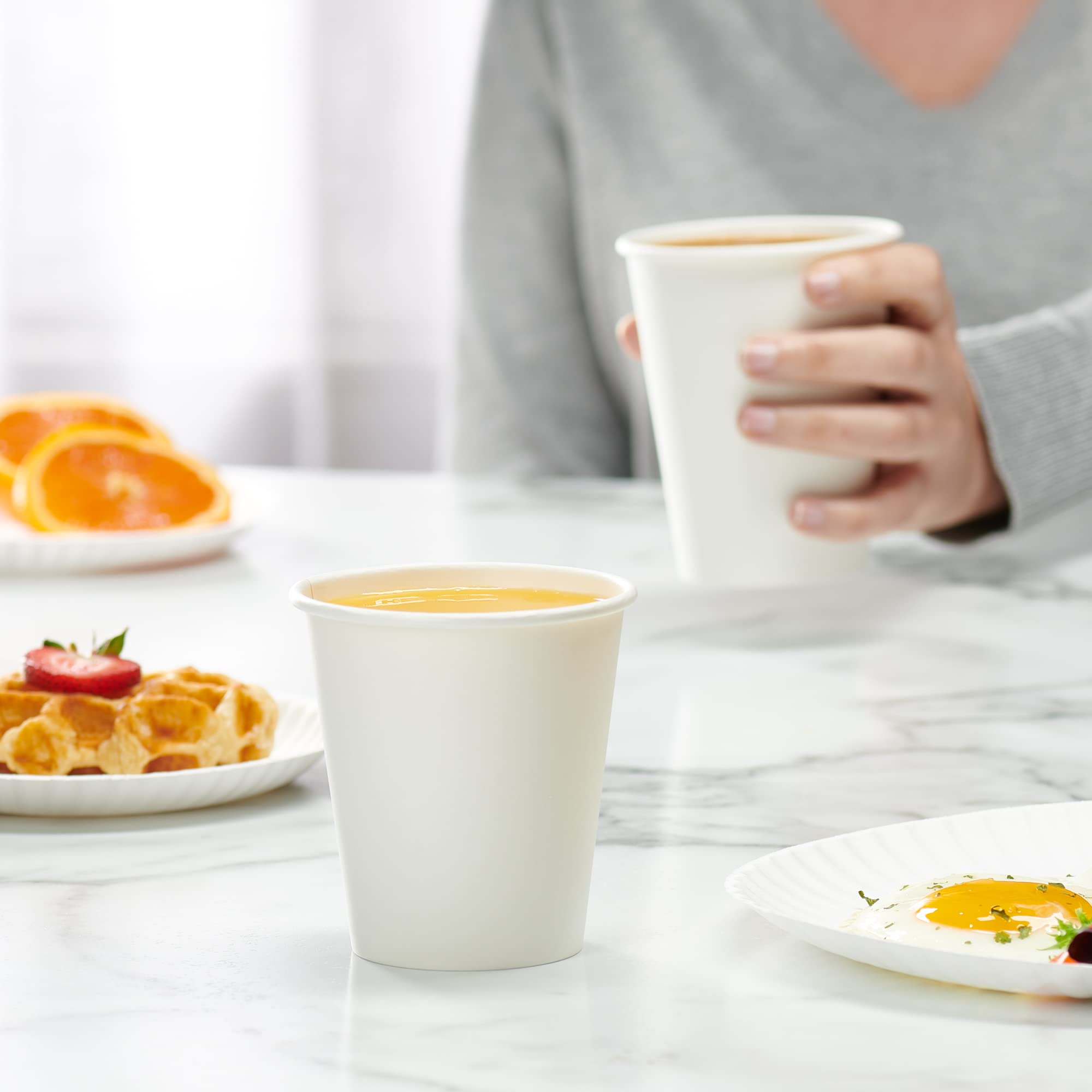 Disposable White Paper Cups by GUSTO for Hot Beverages


