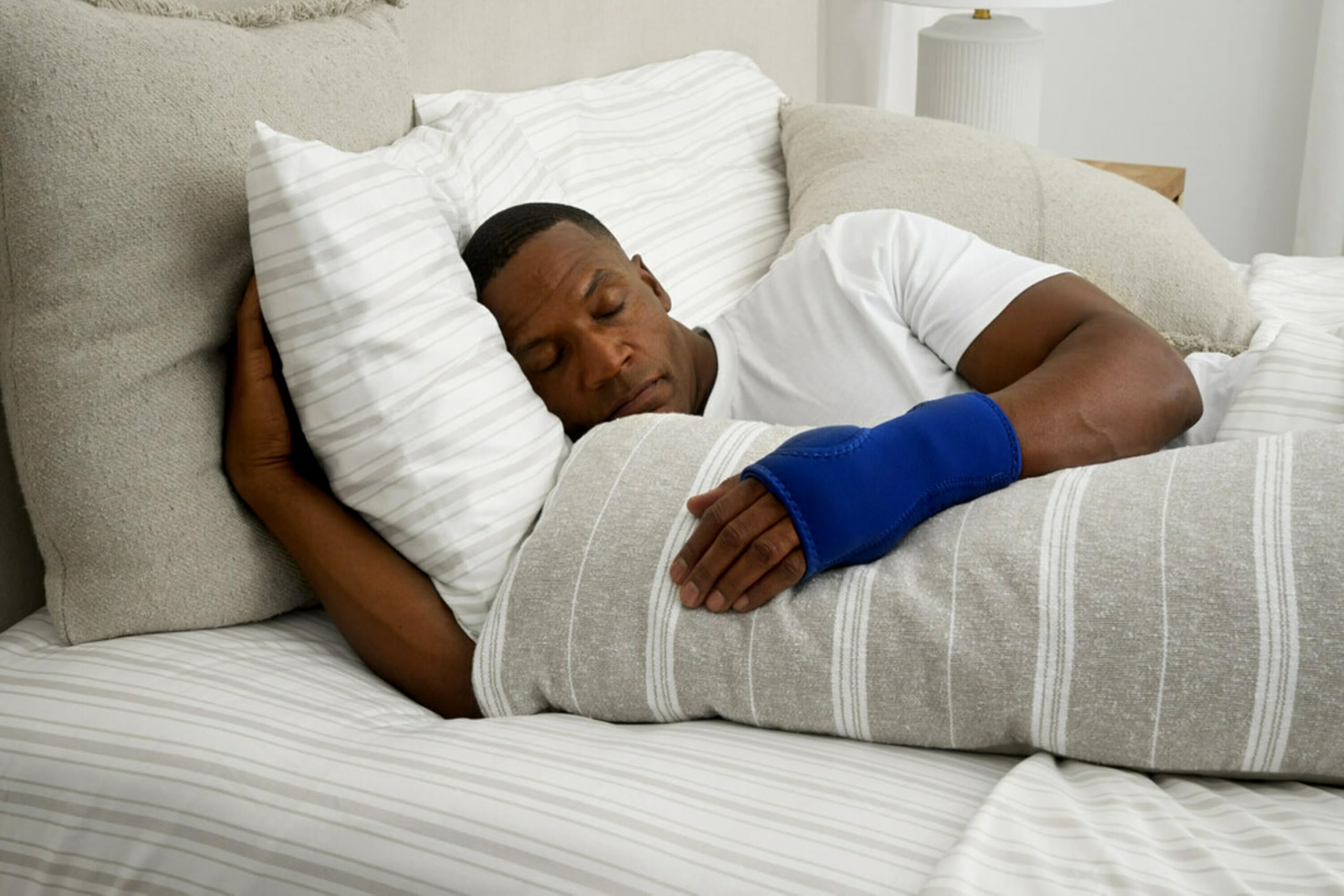 FUTURO Night Wrist Support for Sleep Relief

